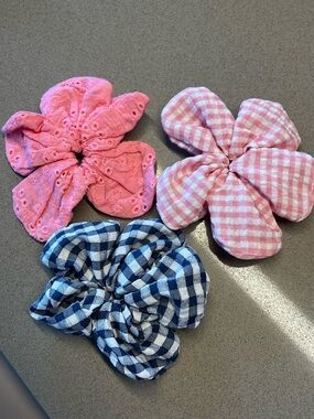 Flower Srunchie (small) Set of 3 - Pastel Pink Gingham & Navy, & Pink Eyelet